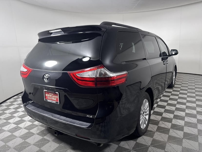 2015 Toyota Sienna - Image 3