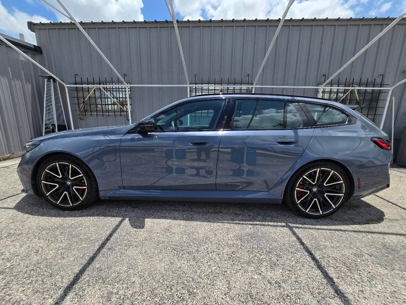 2025 BMW M5 - Image 2