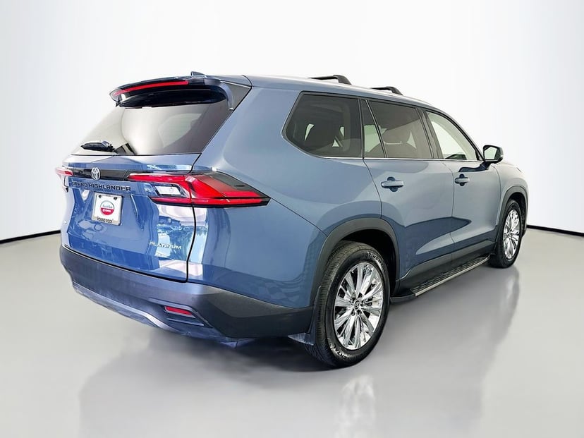 2026 Toyota Grand Highlander - Image 2