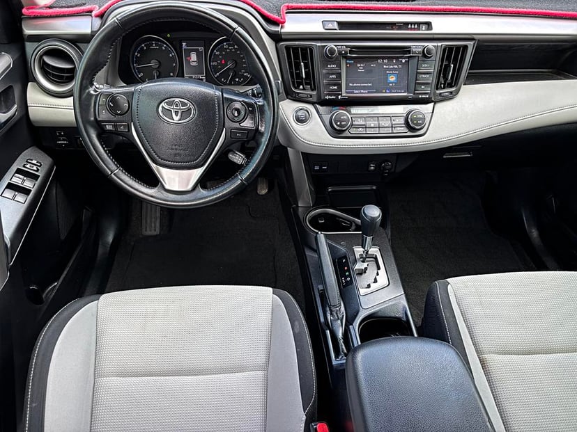 2018 Toyota RAV4 - Image 3