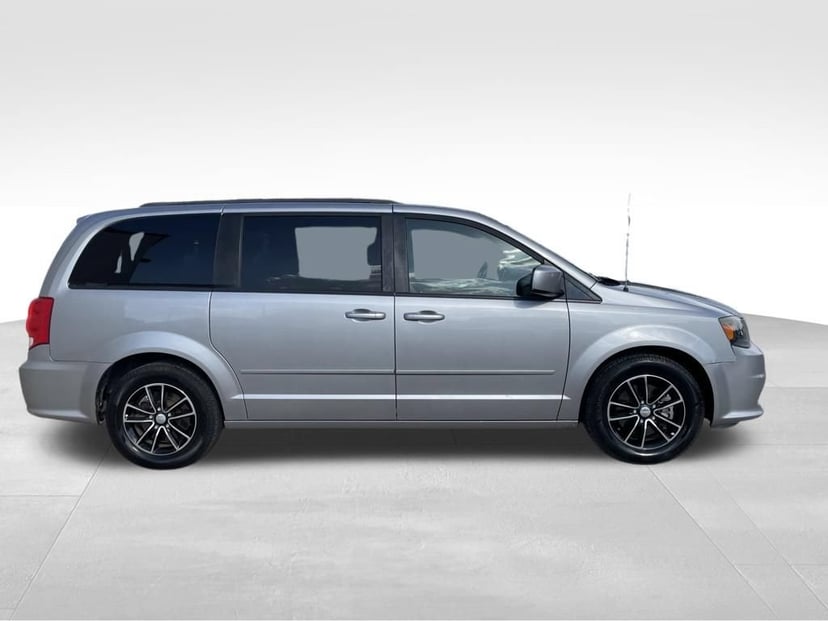 2017 Dodge Grand Caravan - Image 3