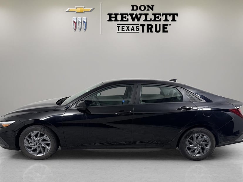 2024 Hyundai Elantra - Image 2