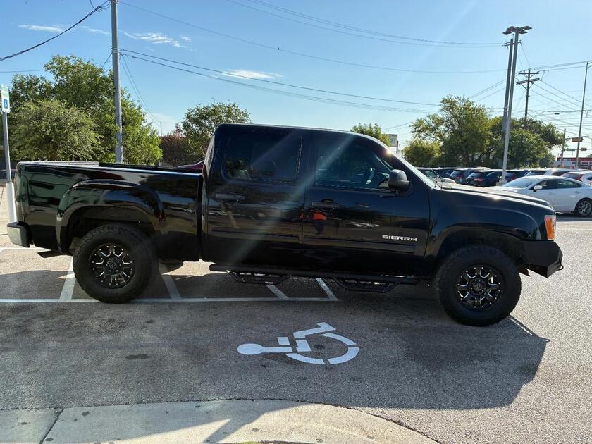 2011 GMC Sierra 1500 - Image 2