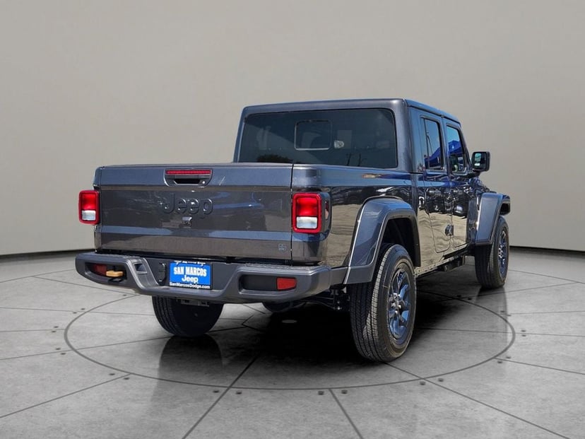 2026 Jeep Gladiator - Image 2