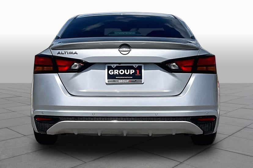 2023 Nissan Altima - Image 2