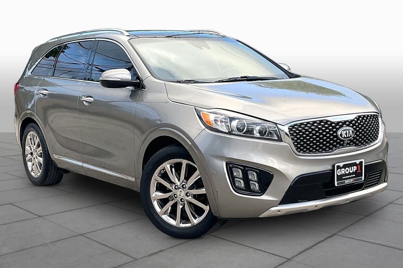 2016 Kia Sorento - Image 1