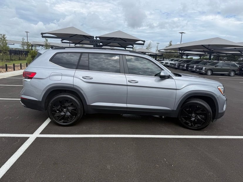 2024 Volkswagen Atlas - Image 2