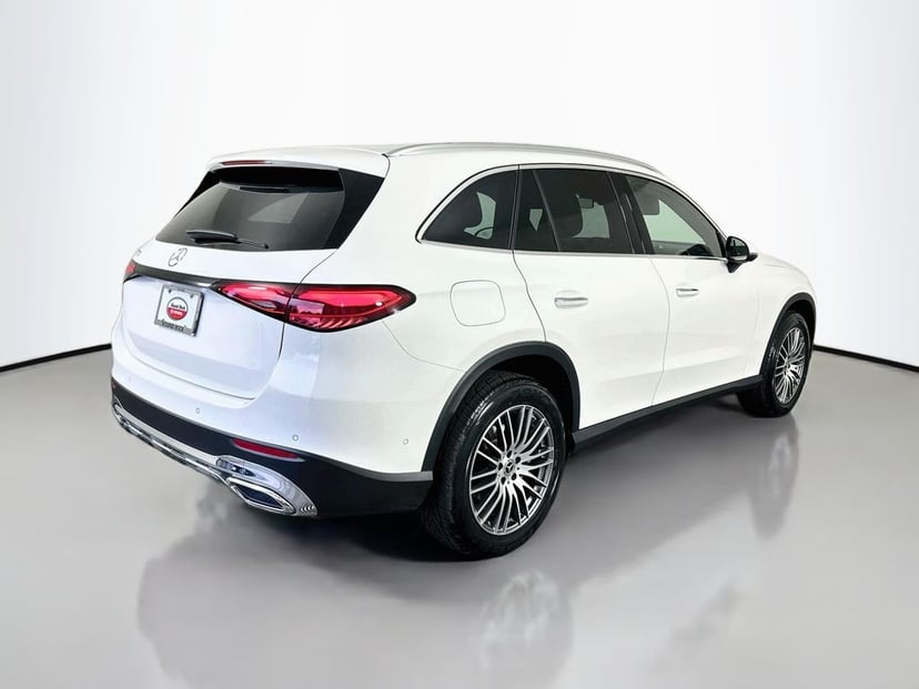 2025 Mercedes-Benz GLC - Image 3