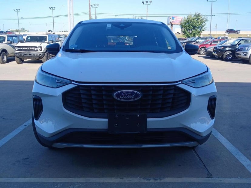 2025 Ford Escape - Image 3