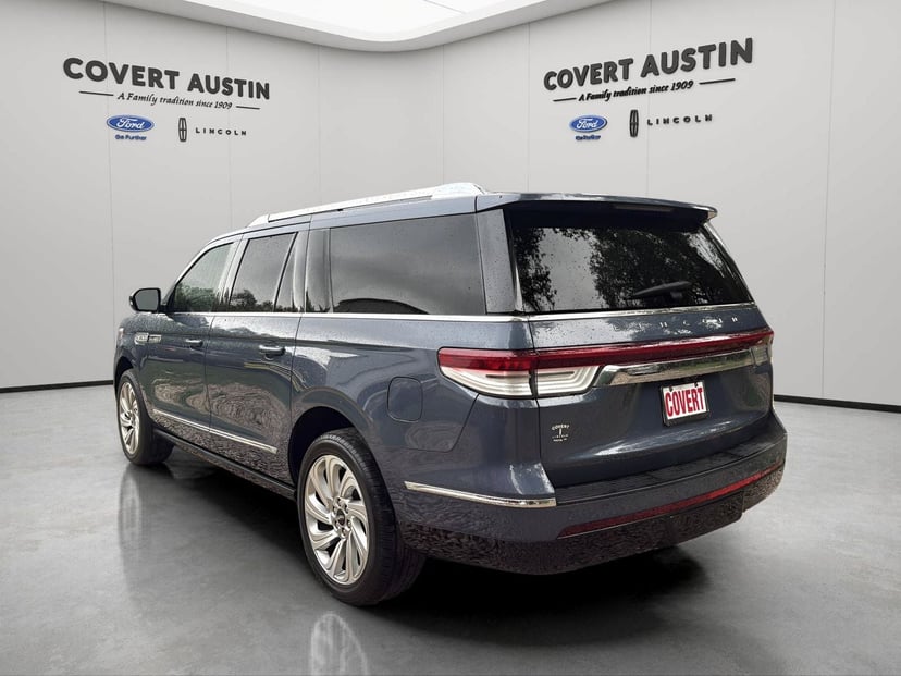 2022 Lincoln Navigator L - Image 2