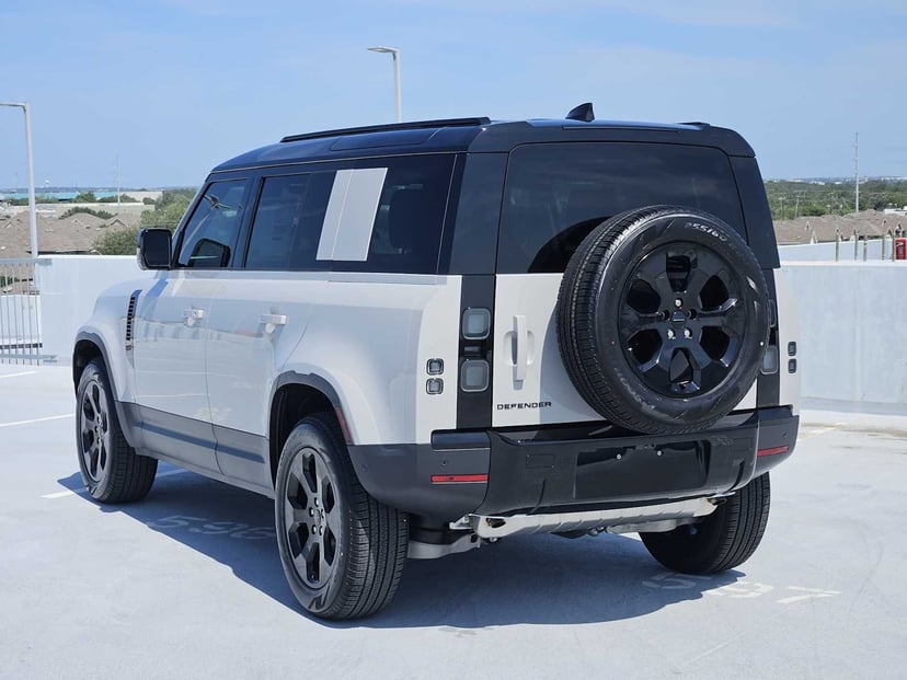 2026 Land Rover Defender - Image 2