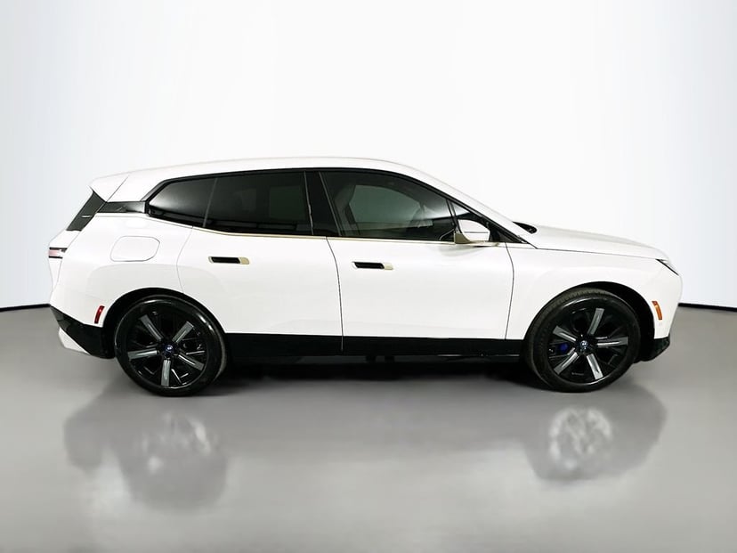 2023 BMW iX - Image 3