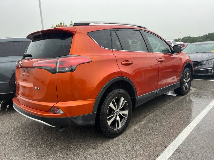 2016 Toyota RAV4 - Image 2