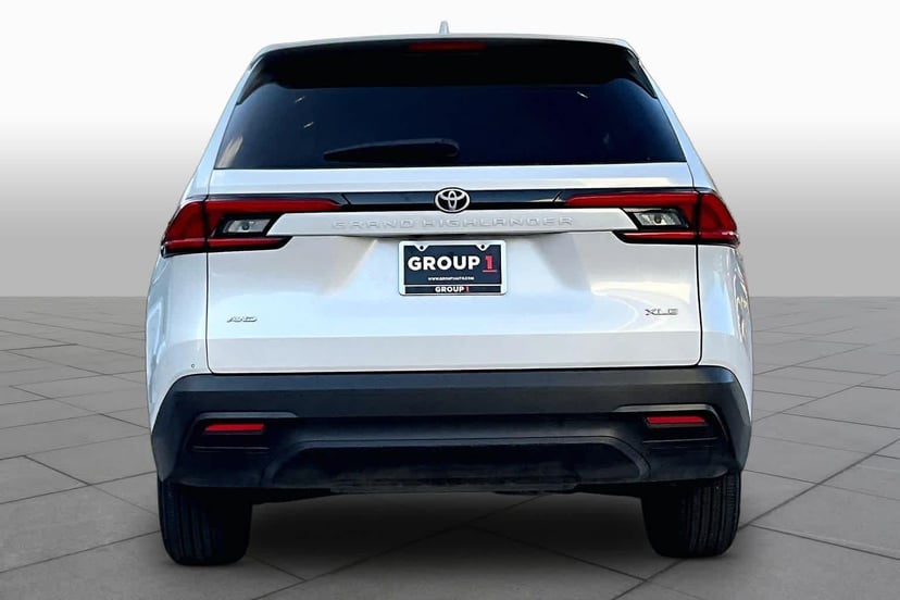 2024 Toyota Grand Highlander - Image 2