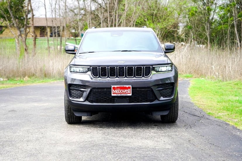 2026 Jeep Grand Cherokee - Image 2