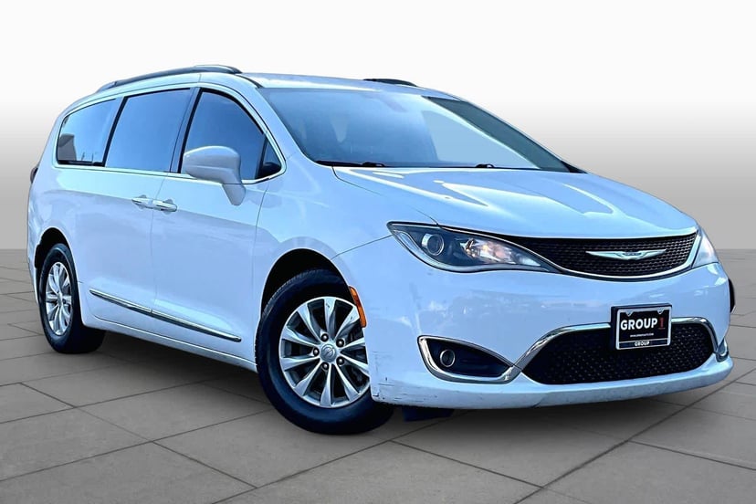 2017 Chrysler Pacifica - Image 1
