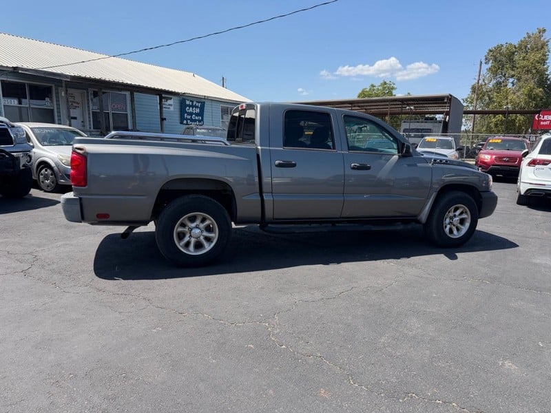 2007 Dodge dakota - Image 2