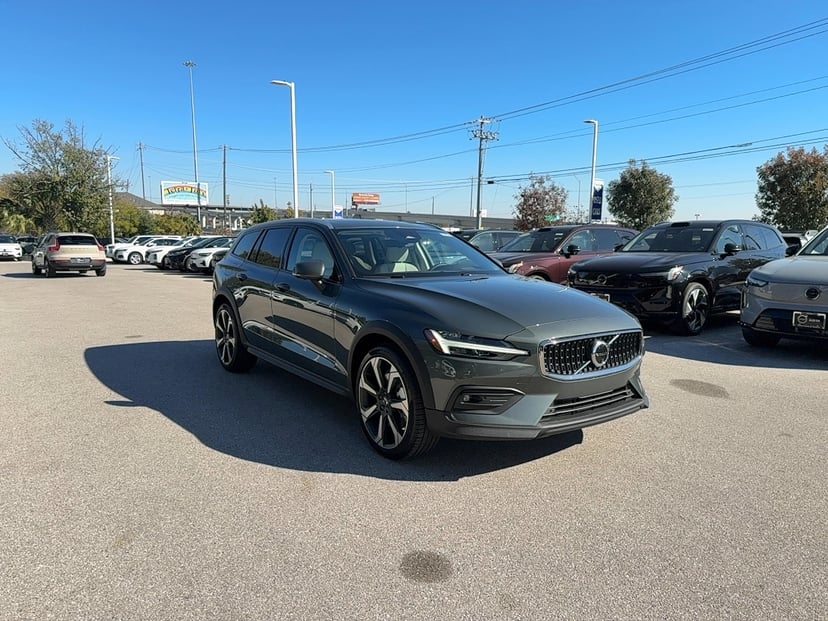 2026 Volvo V60 Cross Country - Image 1