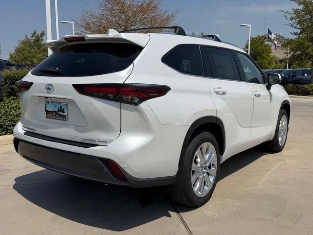 2026 Toyota Highlander - Image 3