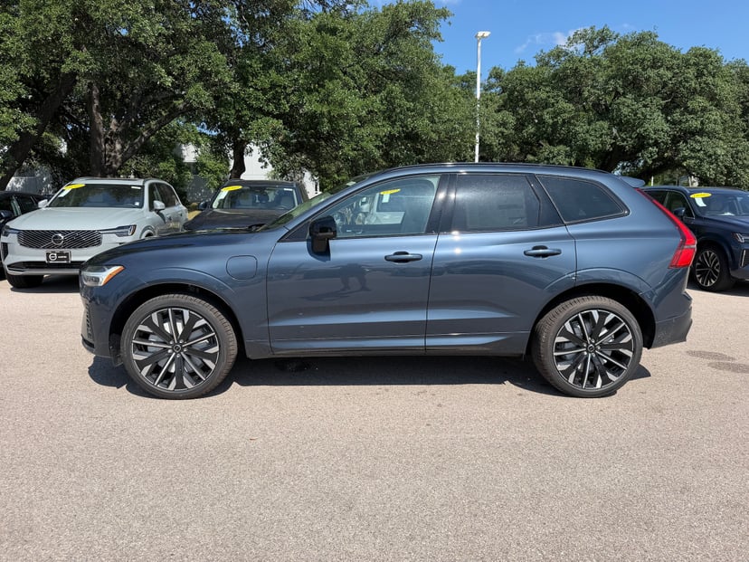 2026 Volvo XC60 - Image 3