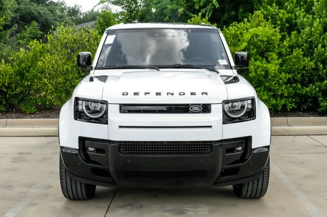2026 Land Rover Defender - Image 2