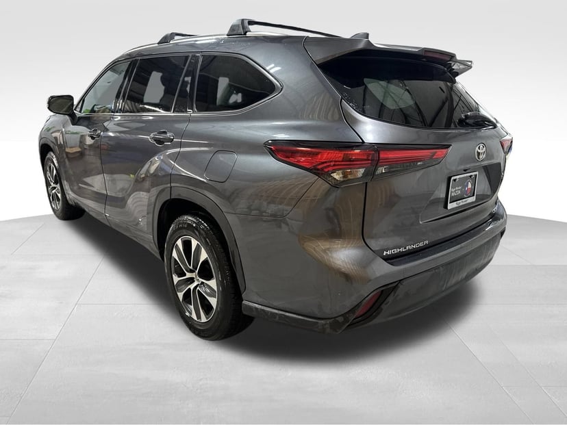 2020 Toyota Highlander - Image 2