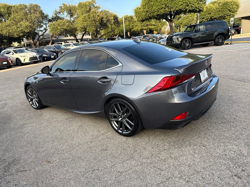 2018 Lexus IS - Image 3