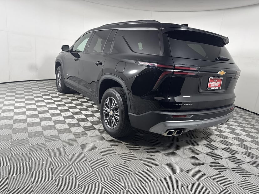 2025 Chevrolet Traverse - Image 3