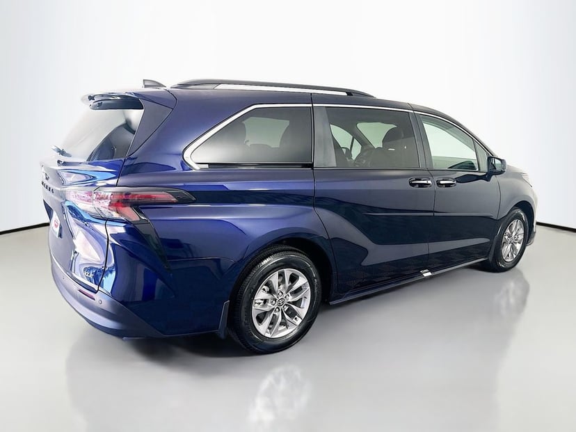 2026 Toyota Sienna - Image 2
