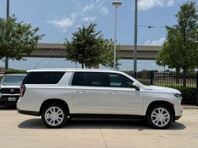 2023 Chevrolet Suburban - Image 2