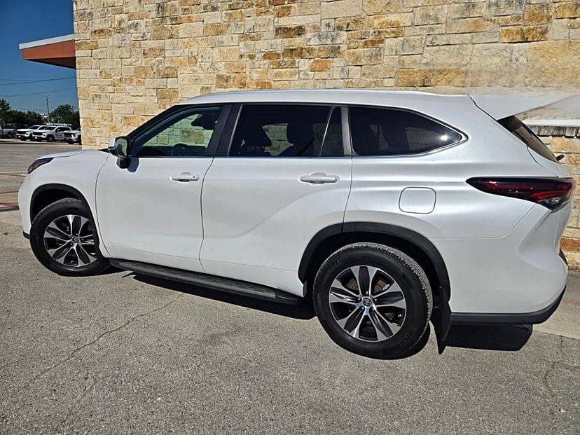 2024 Toyota Highlander - Image 3
