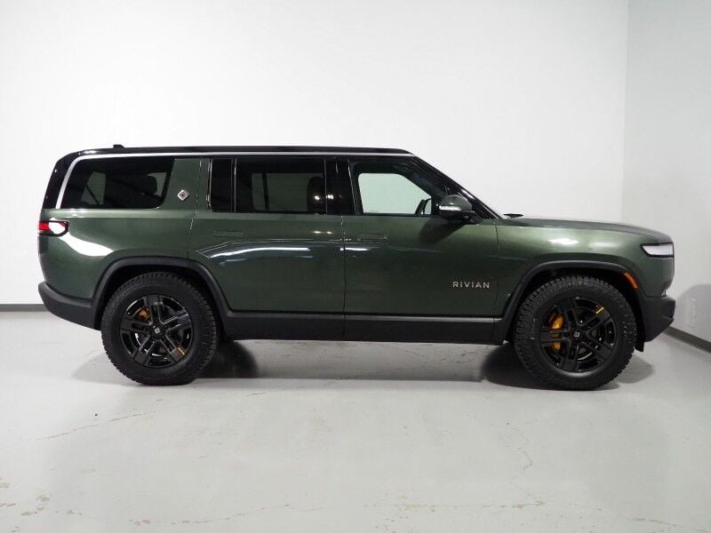 2024 Rivian R1S - Image 2