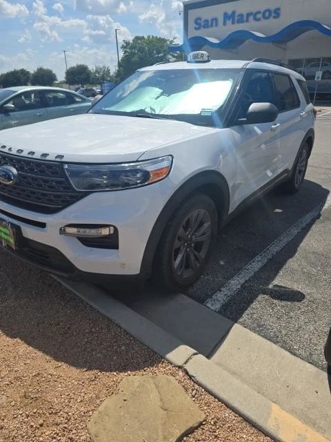 2021 Ford Explorer XLT 4D Sport Utility Oxford White - Image 1