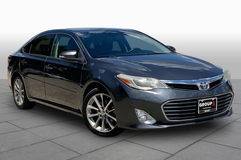 2015 Toyota Avalon - Image 2