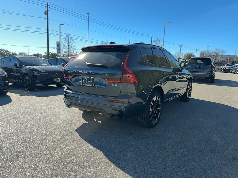 2026 Volvo XC60 - Image 2