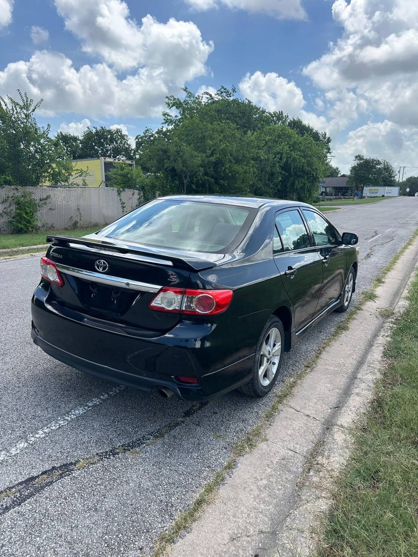 2011 Toyota Corolla - Image 2