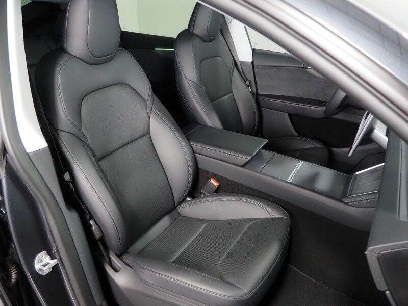 2026 Tesla Model Y Premium RWD - Image 3