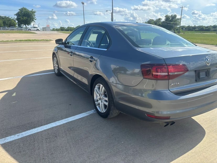 2017 Volkswagen Jetta - Image 3