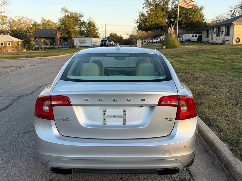 2015 Volvo S60 - Image 2