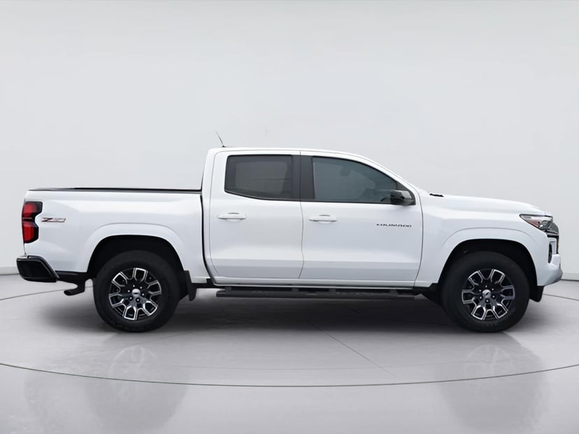 2023 Chevrolet Colorado - Image 2