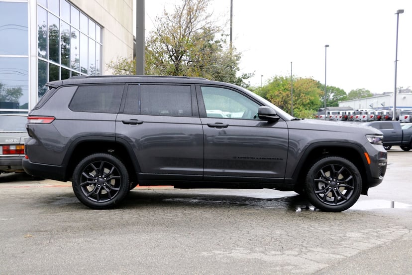 2025 Jeep Grand Cherokee L - Image 1