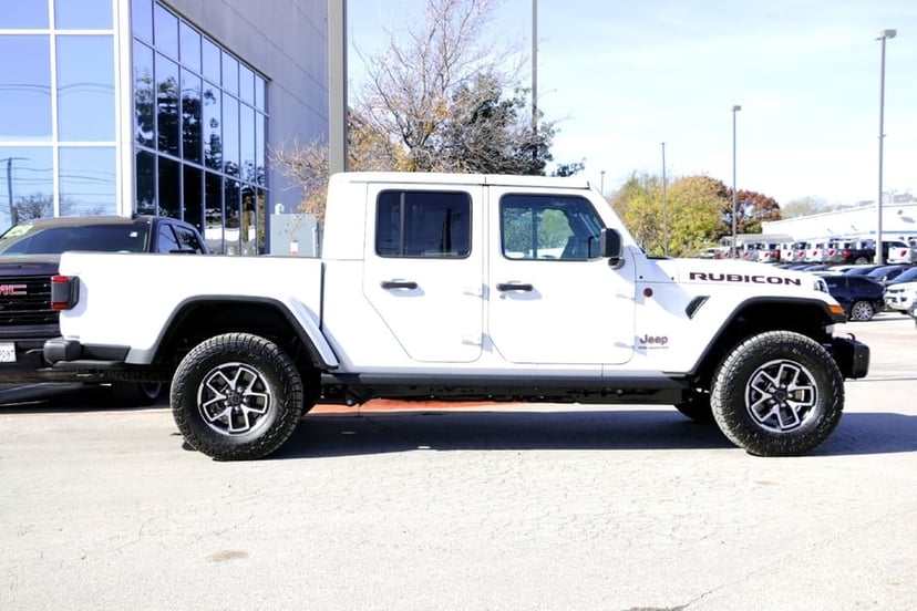 2026 Jeep Gladiator - Image 2