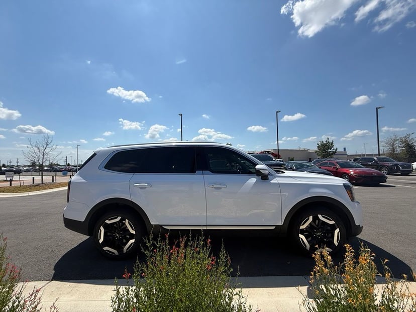 2023 Kia Telluride - Image 2