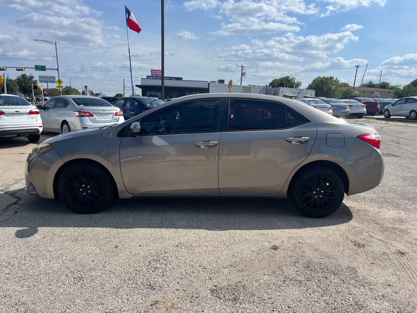 2016 Toyota Corolla - Image 2