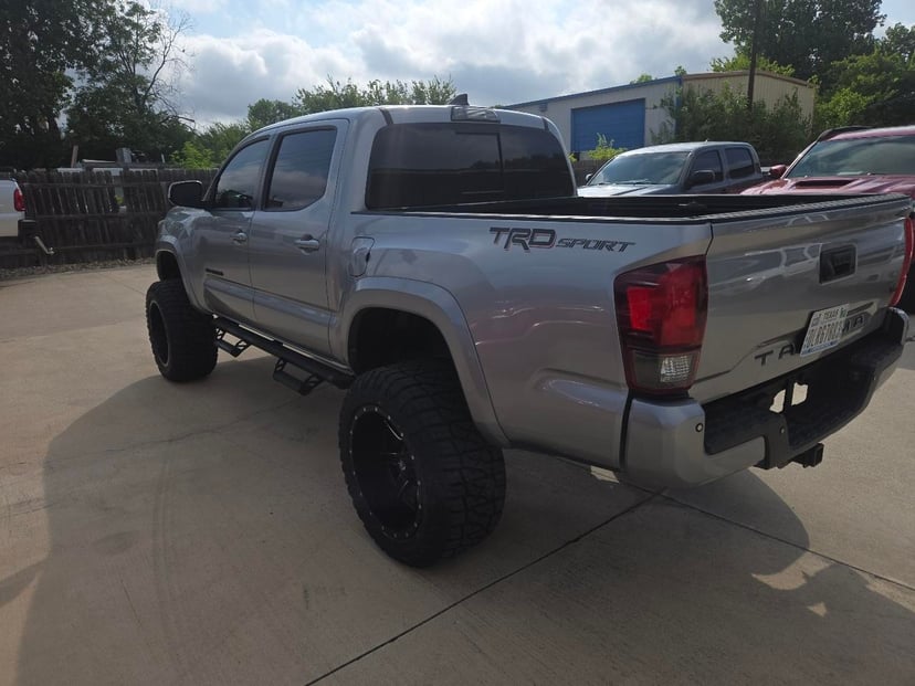 2018 Toyota Tacoma - Image 2