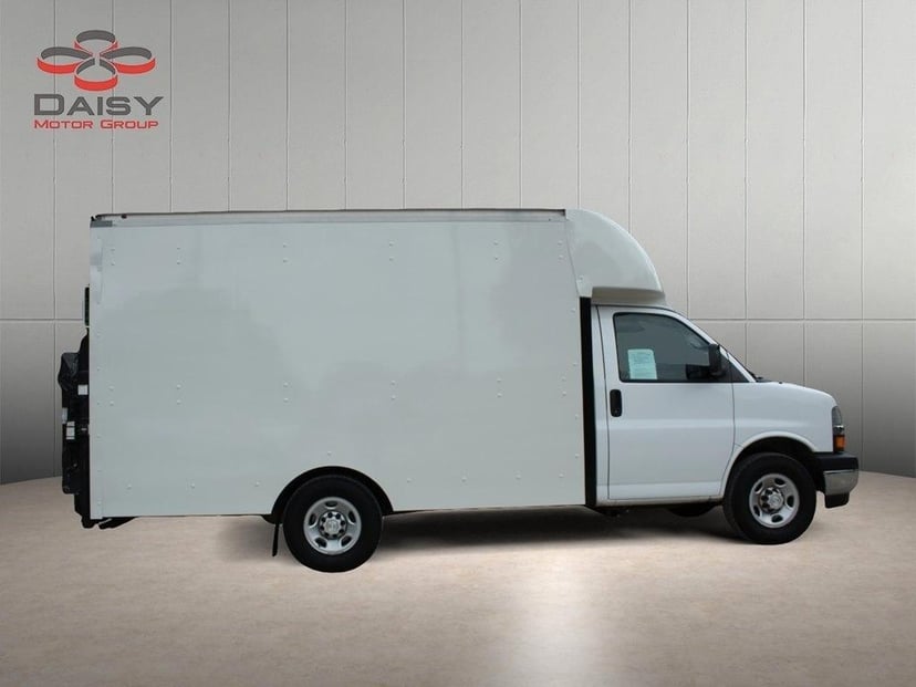 2019 Chevrolet Express Commercial Cutaway 3500 - Image 3