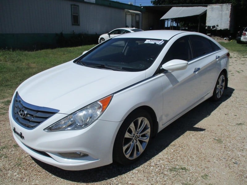 2013 Hyundai Sonata - Image 3