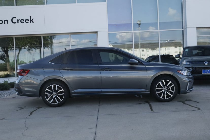2026 Volkswagen Jetta - Image 2