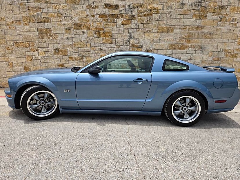2006 Ford Mustang - Image 2