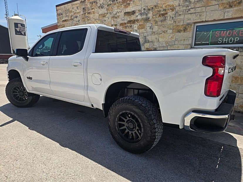 2017 Chevrolet Silverado - Image 3